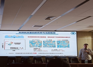 张雷教授应邀为五楼自拍
师生作学...