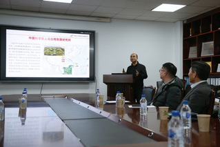 叶祥熙研究员应邀为五楼自拍
师生...
